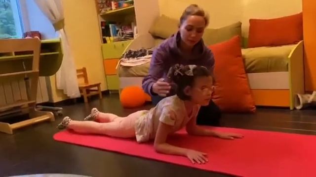 Модификация упражнения для увеличения эластичности прямых мышц живота смотреть онлайн