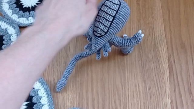 Чужой. Вязаная игрушка. смотреть онлайн