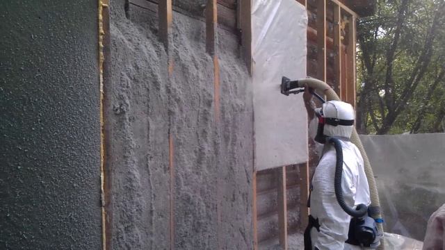 Утепление Эковатой влажный метод