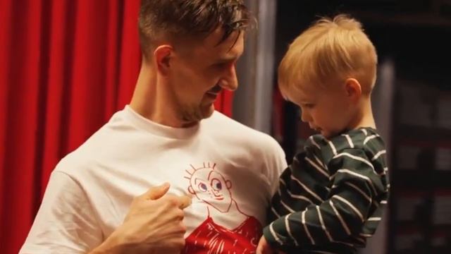 Kuzmenko Gets A Surprise смотреть онлайн