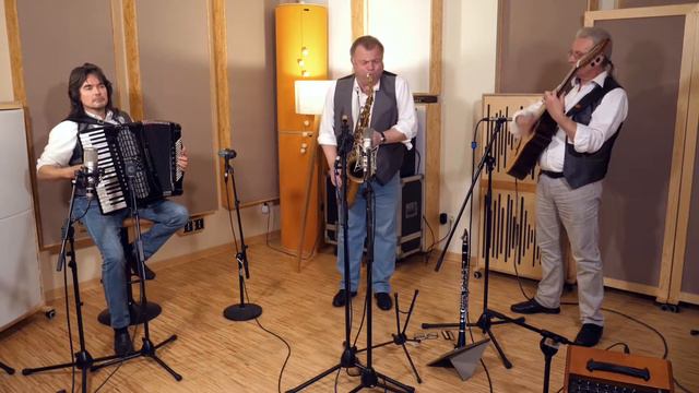 Chan Chan by Repilado Munoz, performed by Present Art Collection смотреть онлайн