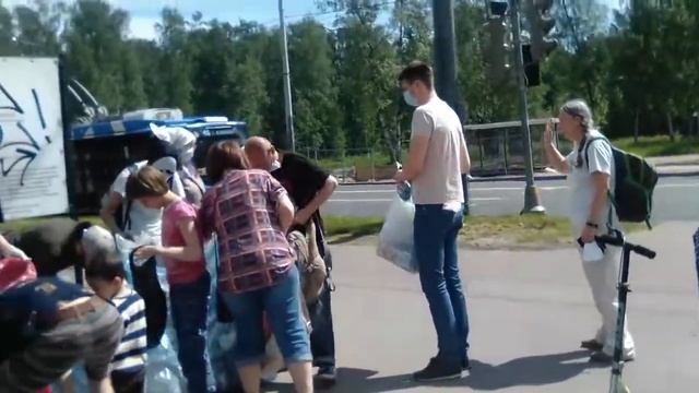 Сдаём мусор на вторичную переработку. Зелёные в городе Санкт-Петербург смотреть онлайн