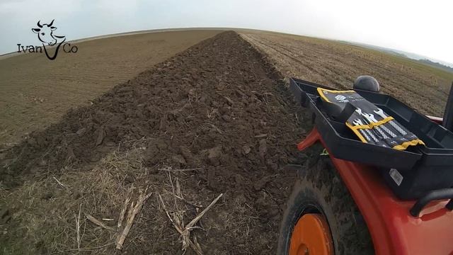 Первая вспашка плугом Bomet (Бомет). Мини-трактор Shifeng SF-354. смотреть онлайн