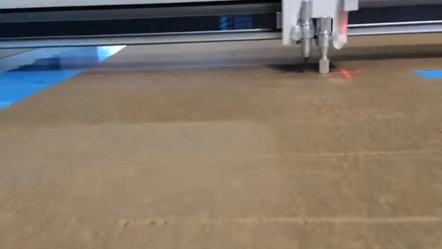 Процесс резки трафарета на плоттере смотреть онлайн
