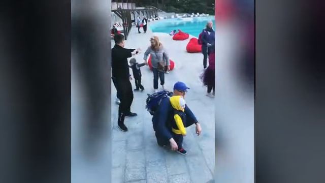 Подвижные игры и танцы с нашим аниматором Веселушкой.Санаторий Кирова Ялта смотреть онлайн