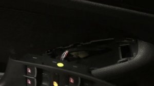 Как снять блок управления кнопок стеклоподъемников Фольксваген Джетта.