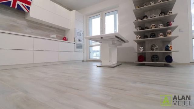 Cветлая угловая кухня с матовыми фасадами из МДФ без ручек смотреть онлайн