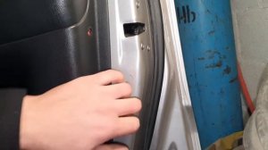 Как снять дверную карту туксон и заменить ручку внутреннюю