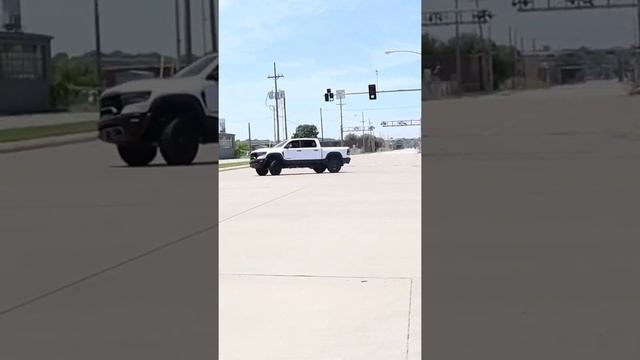 Ram trx doing donuts!! смотреть онлайн