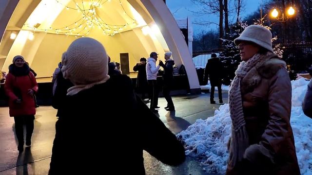 Я ВЕСЬ МИР ГОТОВ ОТДАТЬ ЗА ЖЕЛАННУЮ!???/ТАНЦЫ В ПАРКЕ ГОРЬКОГО ХАРЬКОВ ФЕВРАЛЬ 2022 смотреть онлайн