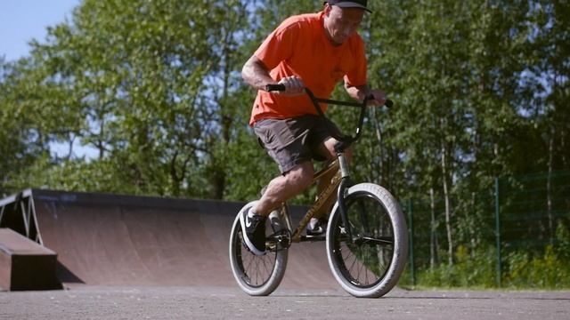 How to footjam tailwhip . Как сделать трюк Футджем Тейлвип на велосипеде BMX. смотреть онлайн