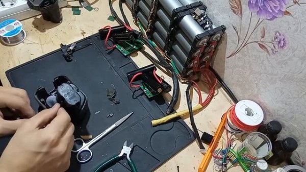Переделка аккумулятора шуруповерта Хитачи(Hitachi)12V с Ni-Cd на Li-ion(18650) + Переделка зарядног
