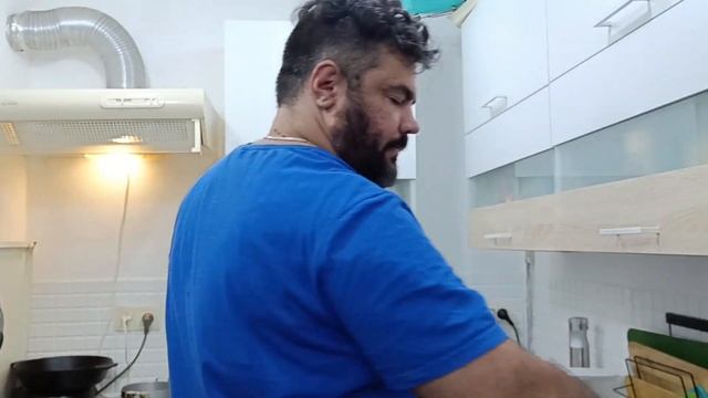 Эксперимент: ВЫЖИВАНИЕ на 1000 рублей в неделю 2023/ День 1/ Закупка продуктов и готовка смотреть онлайн