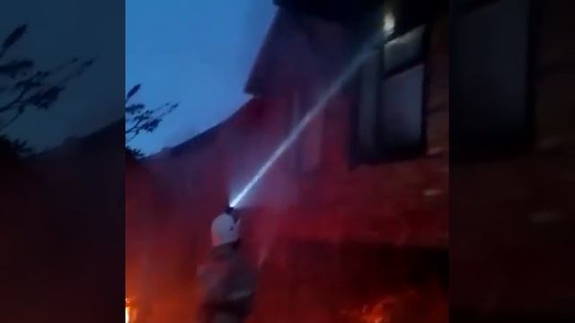 В ВКО во дворе жилого дома загорелся квадроцикл смотреть онлайн