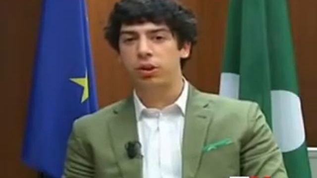 Umberto Bossi e i due figli indagati a Milano смотреть онлайн
