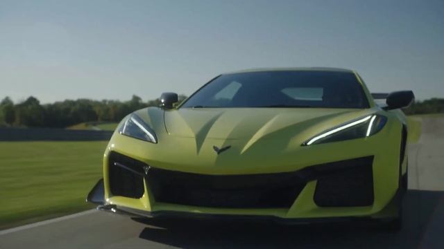 Este es el Chevrolet Corvette Z06 2023 con Motor V8 смотреть онлайн