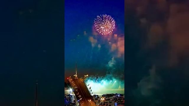 Праздничный салют в Санкт-Петербурге. День города смотреть онлайн