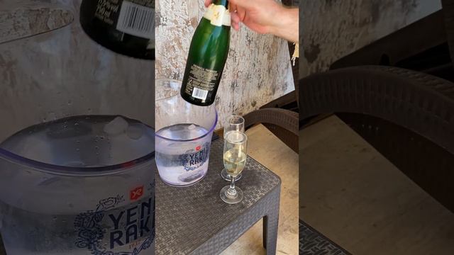 19 июля у бассейна смотреть онлайн