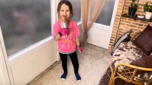 СОСЕДИ НЕ СПЯТ песенка от Ангелины.