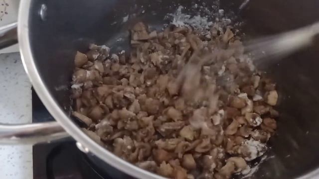 Südlə Göbələk Supu.                                    Грибной суп с молоком.