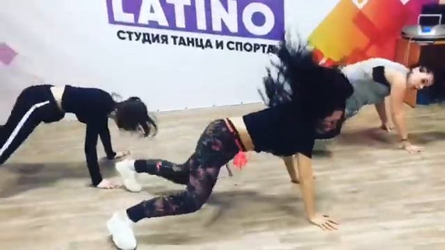 Gimme the loot танец dance смотреть онлайн