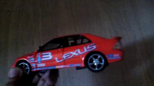 Lexus IS 300 фабрики Kinsmart