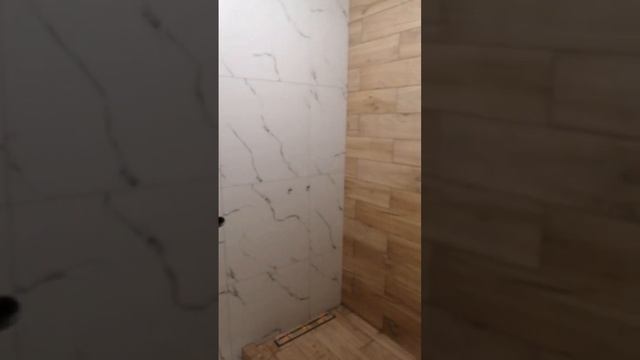 как вам сочетание плитки под дерево и под мрамор, помоему получилось круто? #ремонт #дизайн #мастер смотреть онлайн