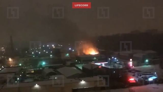 Крупный пожар в промзоне Приморского района тушили почти пять часов смотреть онлайн