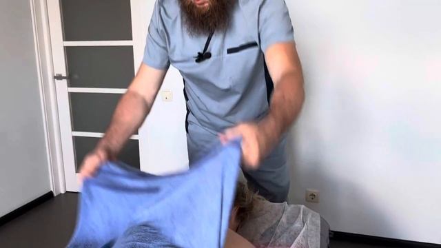 Костоправ Кистанов! Правка красивой женщины!!! Хрусты! Стоны))) зачем раздевать женщину??? Массаж смотреть онлайн