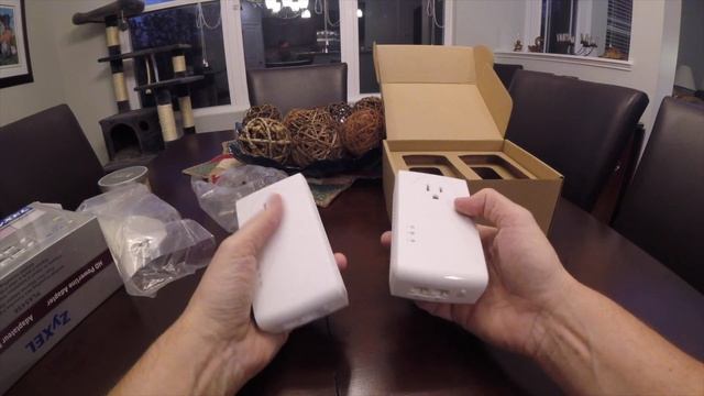 Zyxel AV2 Powerline Pass-Thru 2-Port Gigabit Ethernet Adapter смотреть онлайн