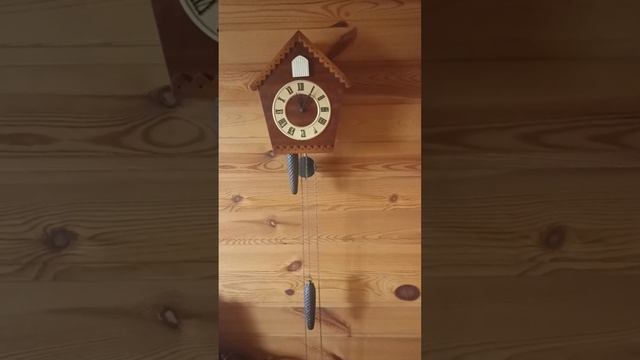 Настенные часы с кукушкой Маяк под реставрацию. смотреть онлайн