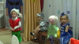 Танец зайчат «На полянке зайки танцевали». Новогодний утренник - 2017. г. Барнаул, д/с 188, гр.5