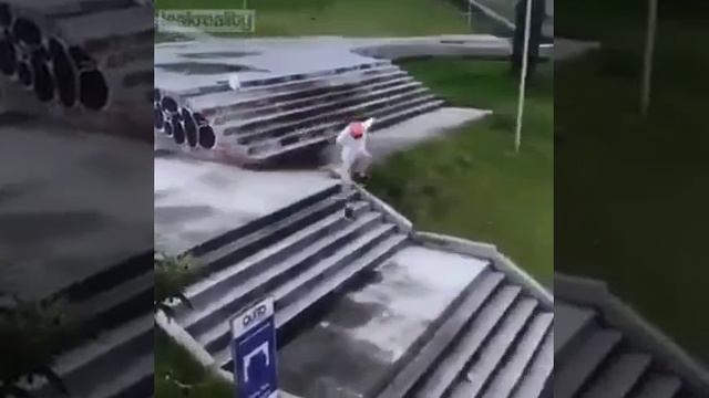 Ну он ведь мог просто спуститься по лестнице 😔 смотреть онлайн