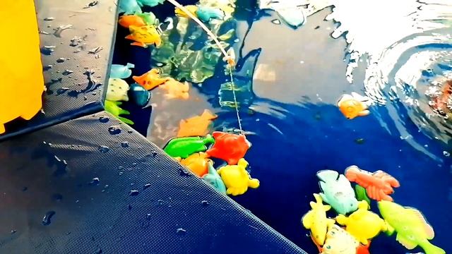 Рыбалка для детей, Тема ловит рыбу. WOW! смотреть онлайн