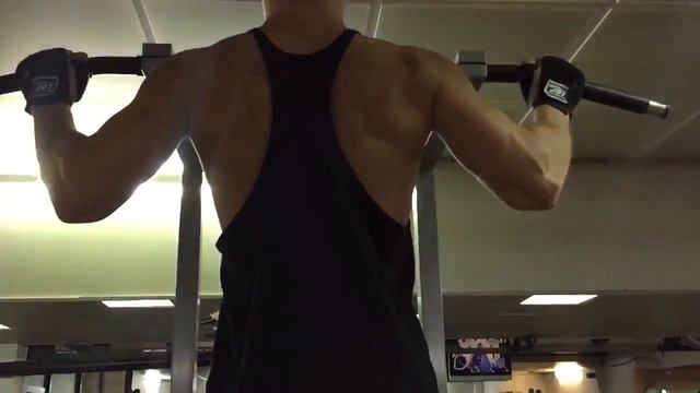 ПОДТЯГИВАНИЯ НА ТУРНИКЕ – Упражнение для спины смотреть онлайн