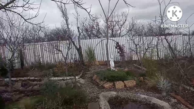 Декабрь в Крымском парке. Работы в саду
Отсыпка из гальки, бюджетный забор. смотреть онлайн