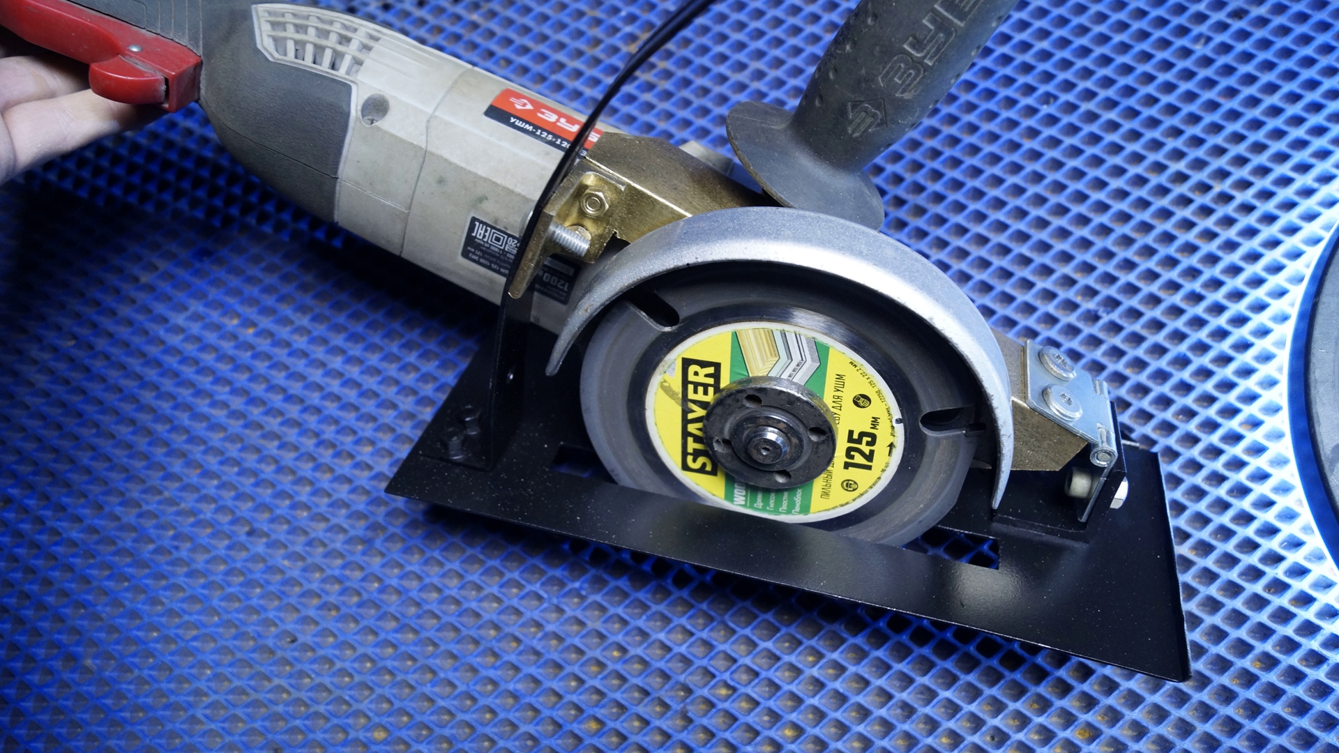 Сгорела Циркулярка. Не беда, сделаю сам из УШМ смотреть онлайн