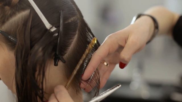 Красивый короткий боб, слои + градация. Beautiful short bob, layers + graduation. смотреть онлайн