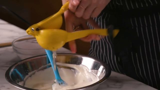 Can This Chef Make A 3-Course Meal With A Clothing Iron? • Tasty смотреть онлайн