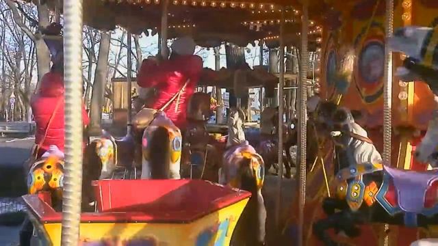 Варька на карусели в парке "Юность" смотреть онлайн
