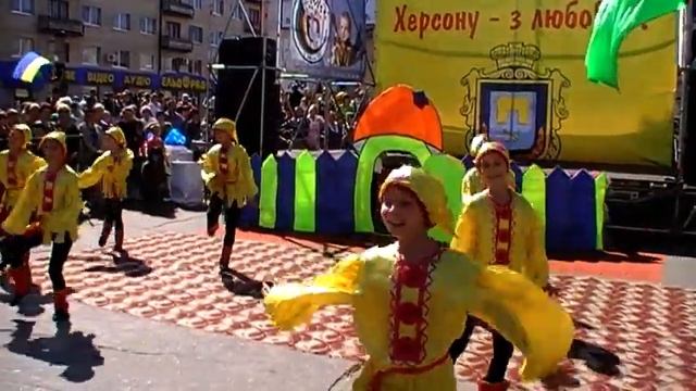танцуют. Дети г. Херсона. Украина смотреть онлайн