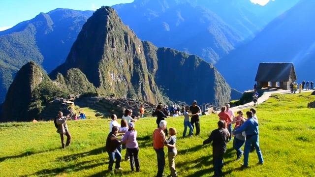 Rueda Bachata et Salsa au Machu Picchu (Pérou) смотреть онлайн