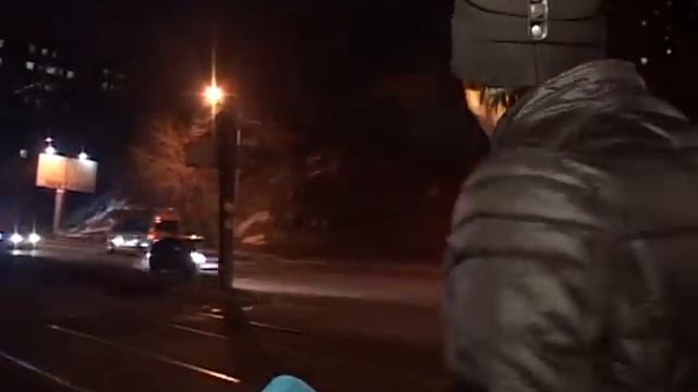 Авто перекрыло проезд для трамваев на Луговой смотреть онлайн