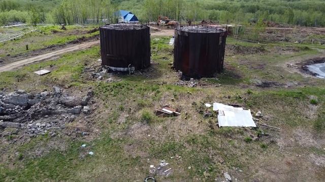 Камчатка, п.Термальный, Мазутные лужи и емкости, июнь 2022г смотреть онлайн