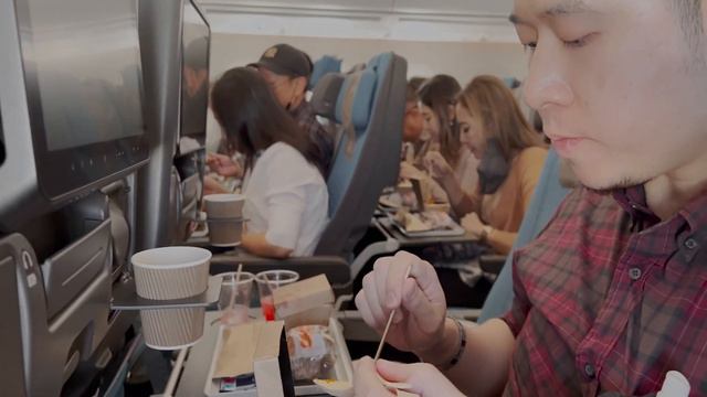 SURABAYA - KUALA LUMPUR | What's in my bag + Singapore Airlines + Jewel Changi смотреть онлайн