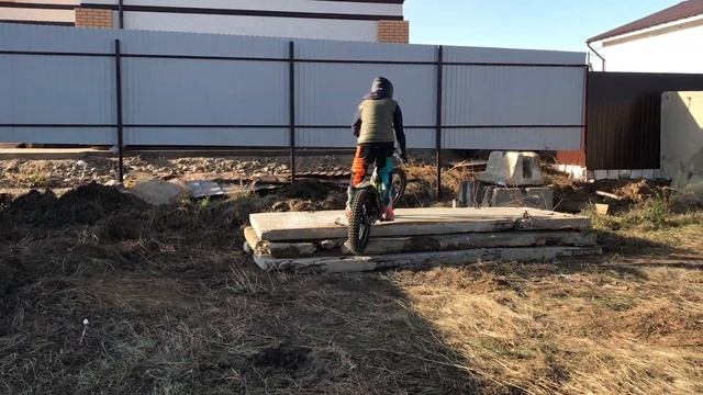 Купил триальный мотоцикл, 1-ый день катания. TRS 300 Raga Racing. смотреть онлайн