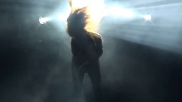 Simone Simons (Epica) headbanging on Unchain Utopia