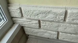 Как приклеить гипсовую плитку (кирпич) объясняет эксперт. #своимируками #декор #эксперимент