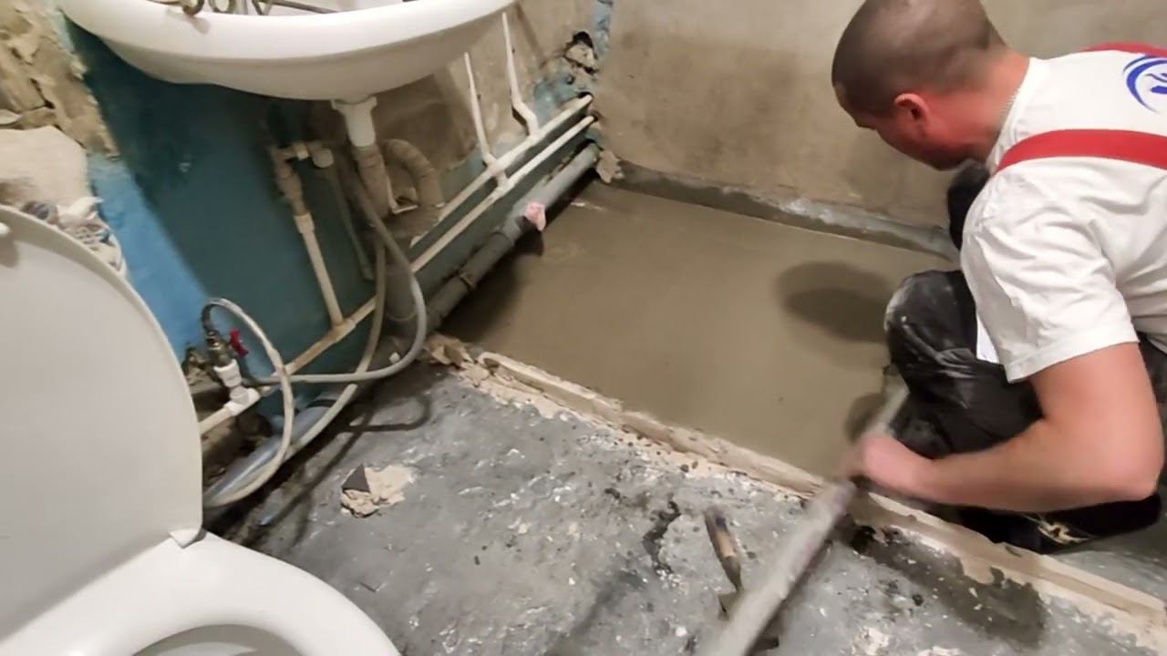 Заливаем новую стяжку в ванной комнате. Ремонт в хрущевке.