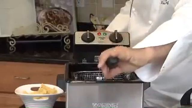 Waring Pro DF250B Professional Deep Fryer demo смотреть онлайн